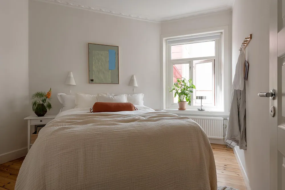 Murs bleus et meubles blancs : appartement à Göteborg (76 m²) - Gallery image 28