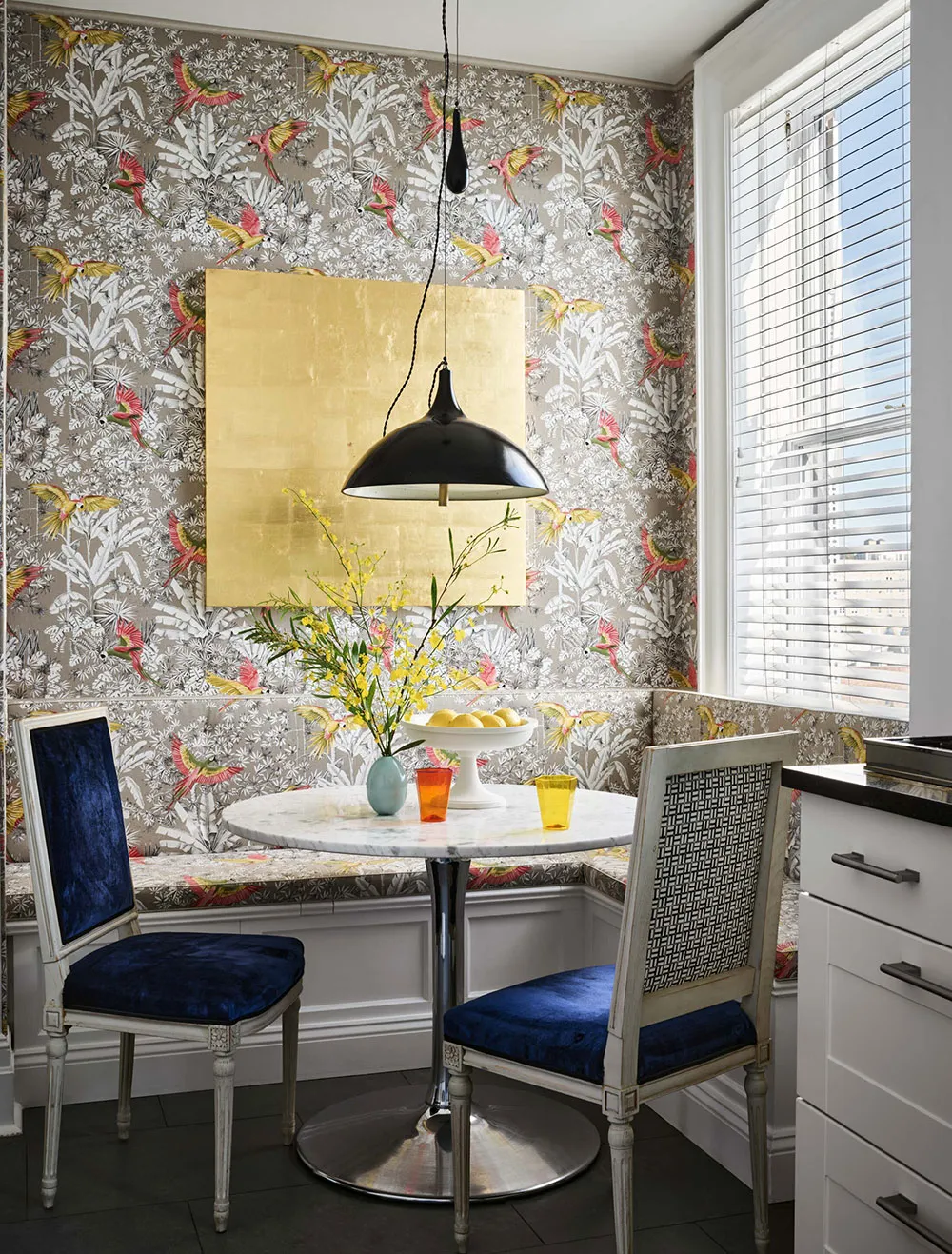 Книги, искусство и атмосфера старой Европы: апартаменты дизайнера в Нью-Йорке - Gallery image 4