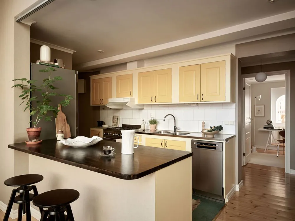 Fenêtre de mansarde luxueuse dans le design d'une appartement à deux étages à Gotenburg (83 m²) - Gallery image 11