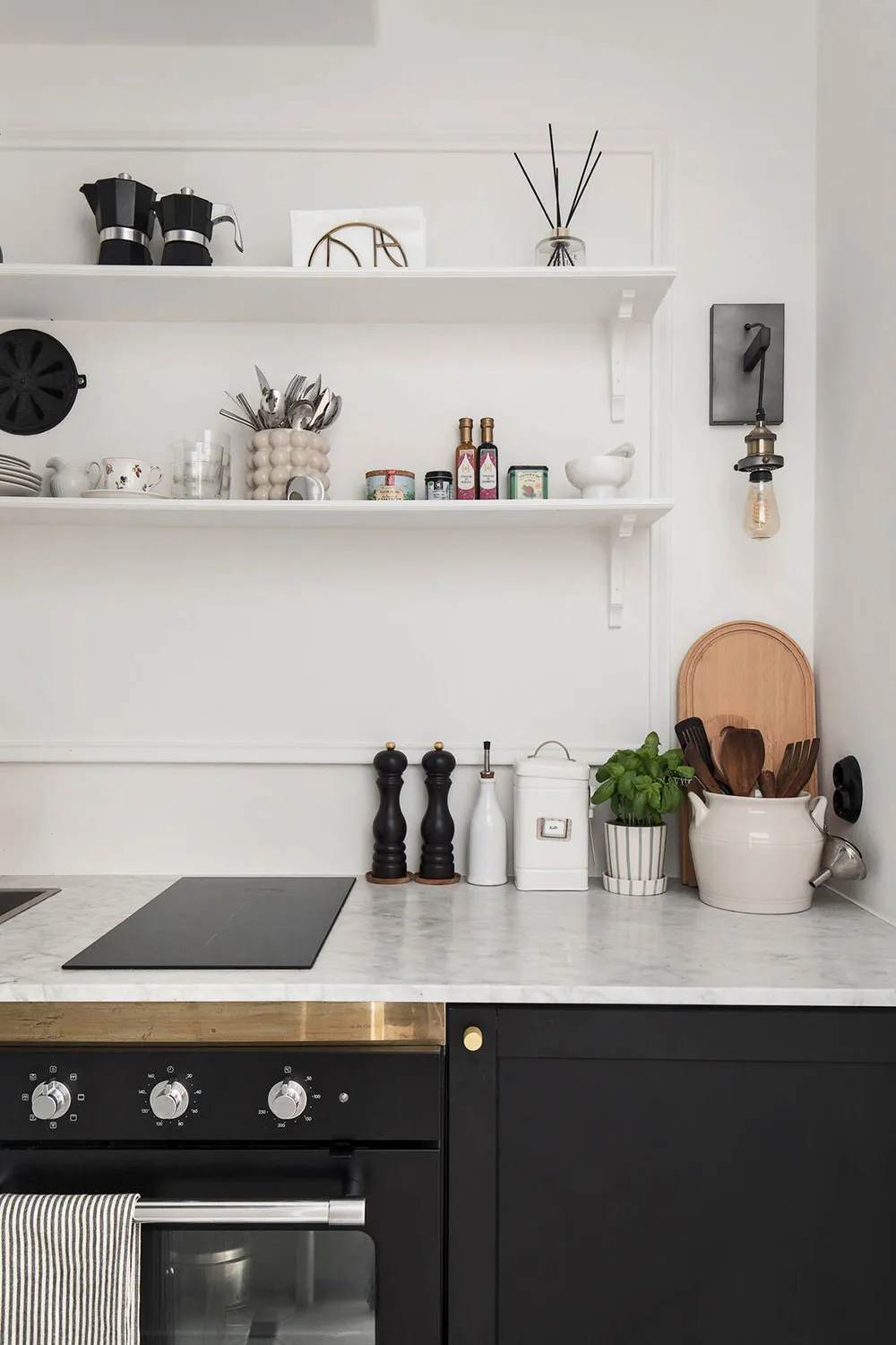 Маленькая, но приятная студия с нежным декором и ретро нотками (30 кв. м) - Gallery image 13