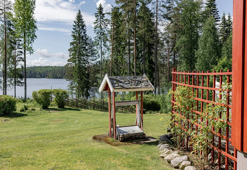 Cozy Swedish cottage with a cute children's cabin - Gallery image 13