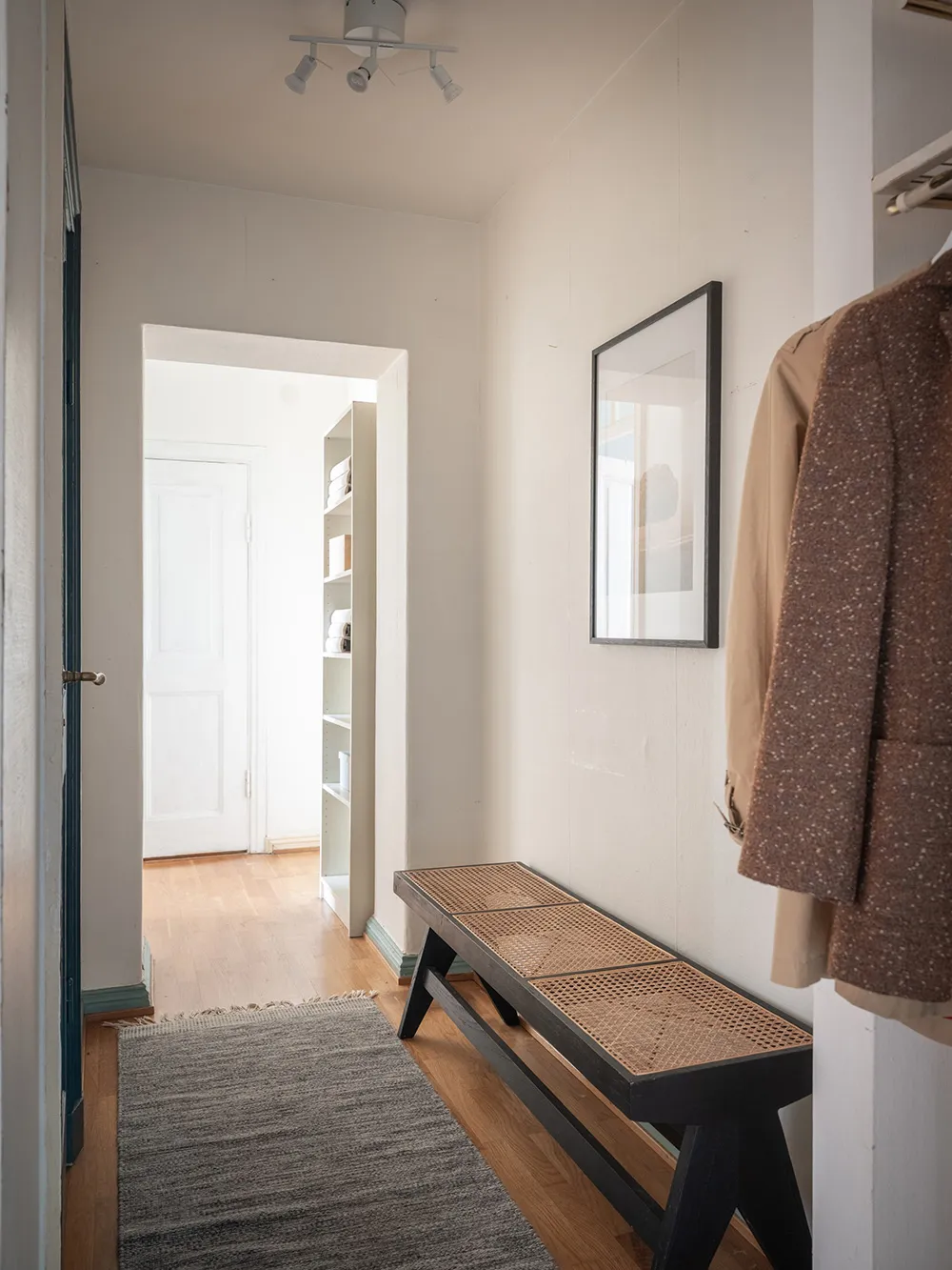 Rose et autres teintes douces dans la conception d'un appartement suédois (89 m²) - Gallery image 18