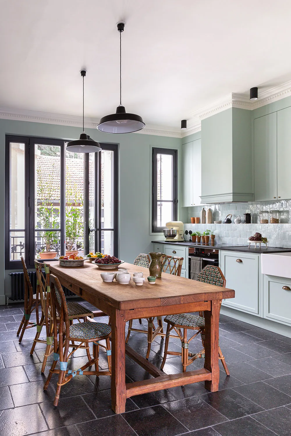 Beautiful Apartments with Charming Bright Interiors for Families in Paris - Gallery image 4