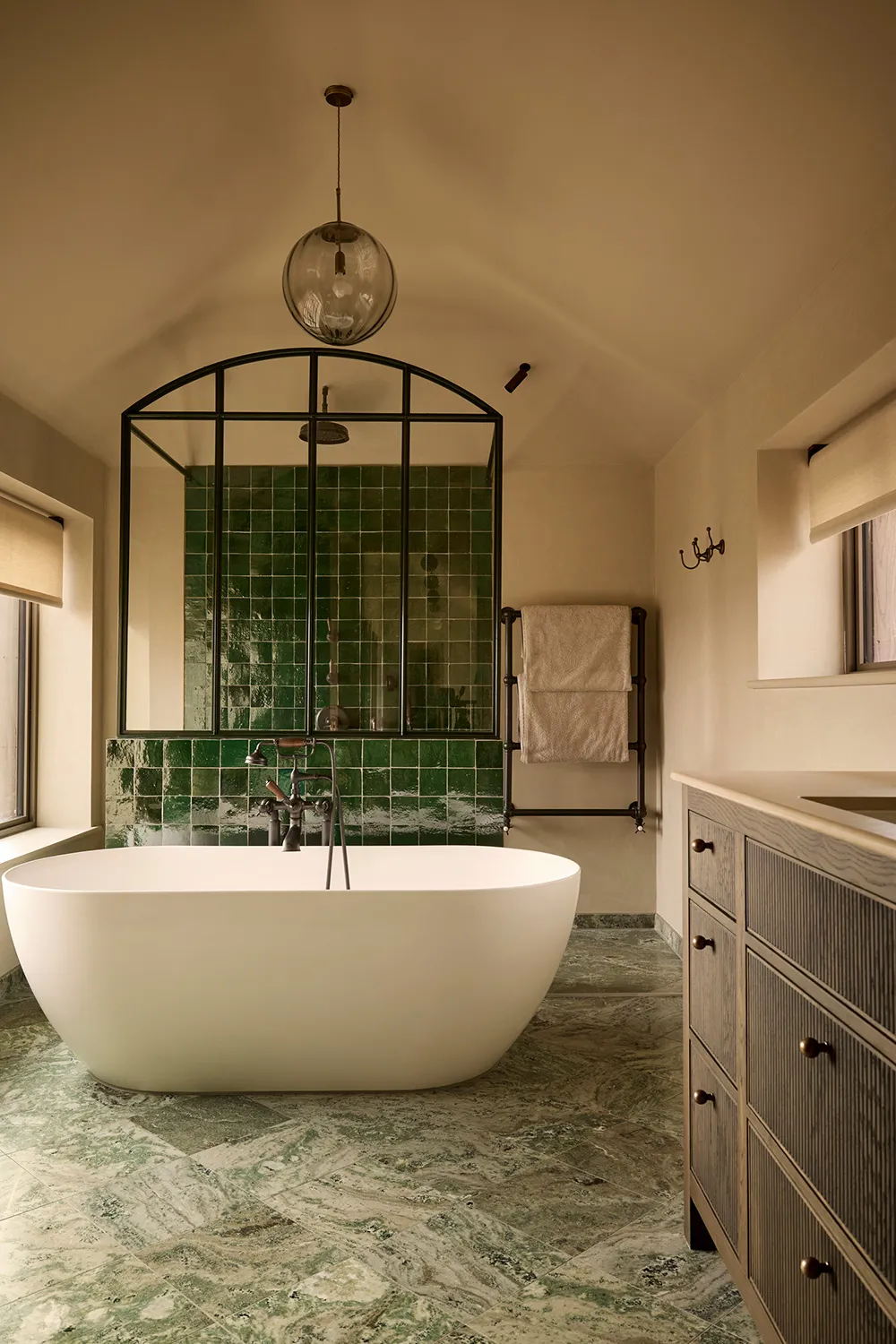 Mix cosy de style anglais et scandinave dans les œuvres de l'atelier Pernille Lind - Gallery image 10