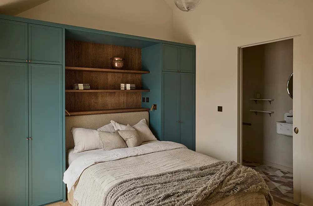 Mix cosy de style anglais et scandinave dans les œuvres de l'atelier Pernille Lind - Gallery image 13