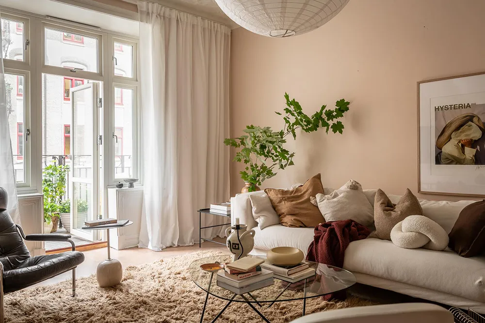 Stylische moderne Interieurs einer schwedischen Wohnung in einem alten Haus - Gallery image 20