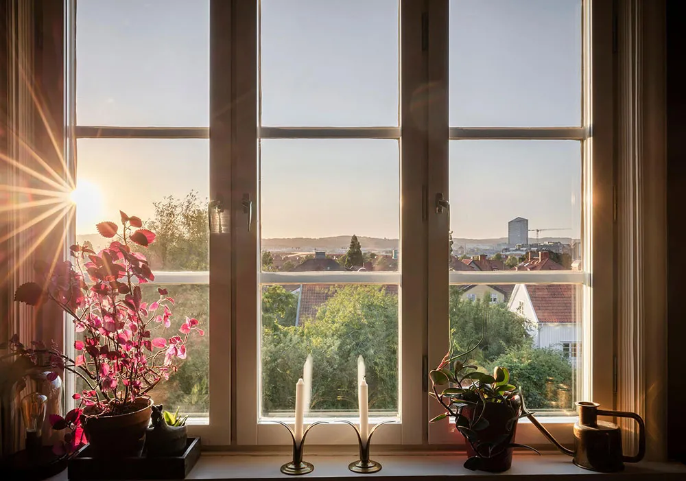 Living Room with Red Sofa and Spacious Loft: Apartment in Gothenburg - Gallery image 40