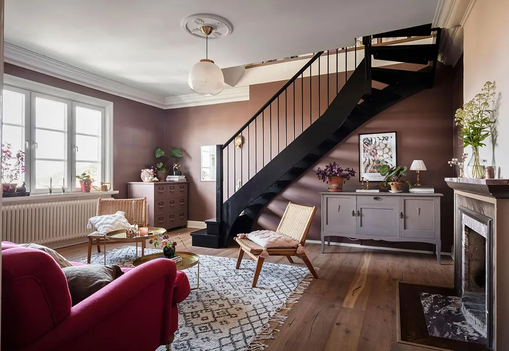 Living Room with Red Sofa and Spacious Loft: Apartment in Gothenburg - Gallery image 1
