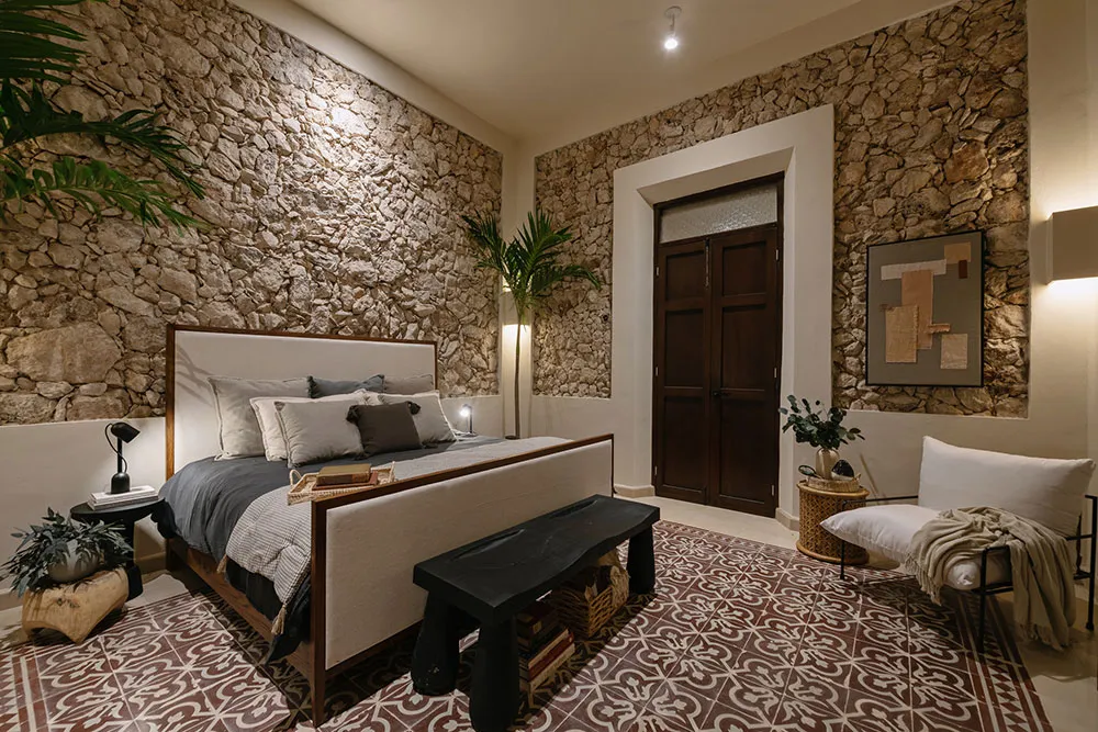 Różowy fasad i tradycyjne wnętrza z kamienia: villa w Meksyku - Gallery image 11