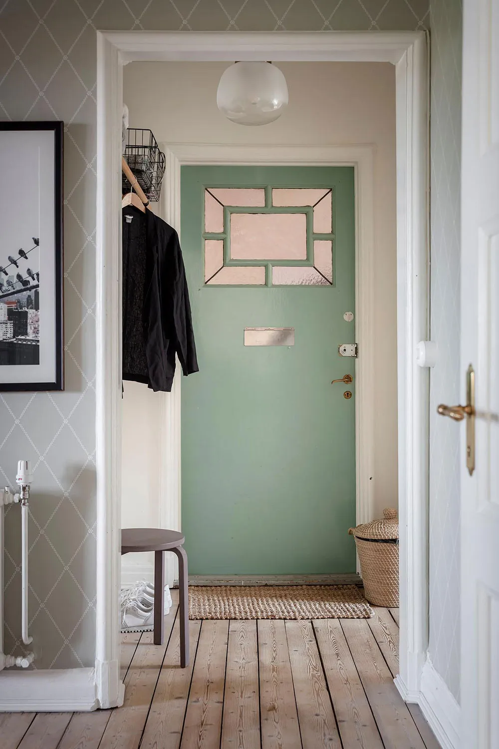 Living Room with Red Sofa and Spacious Loft: Apartment in Gothenburg - Gallery image 37