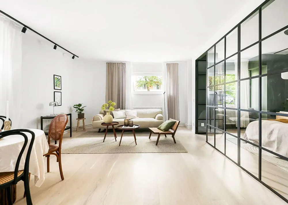 Cloisonnement en verre et chambre verte : appartement en Suède (56 m²) - Gallery image 7