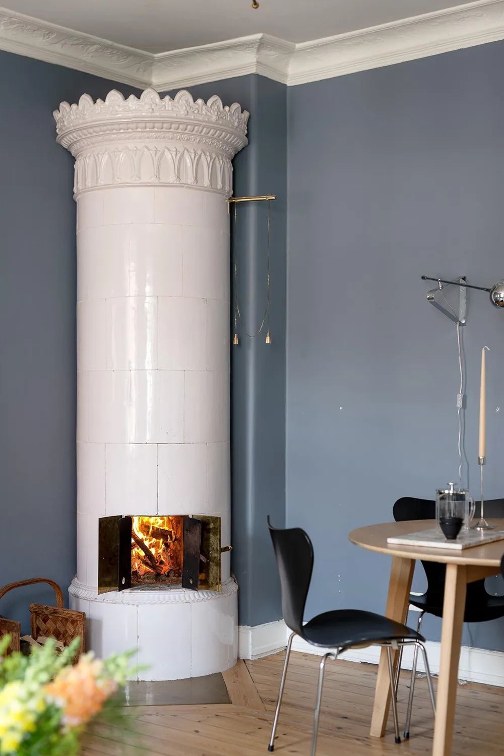 Murs bleus et meubles blancs : appartement à Göteborg (76 m²) - Gallery image 4