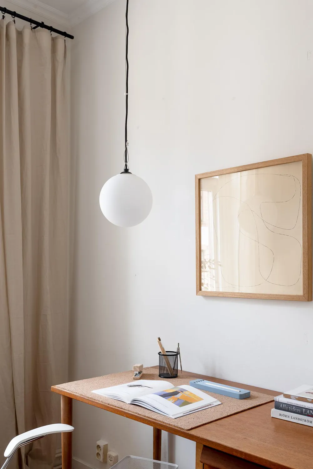 Murs bleus et meubles blancs : appartement à Göteborg (76 m²) - Gallery image 32