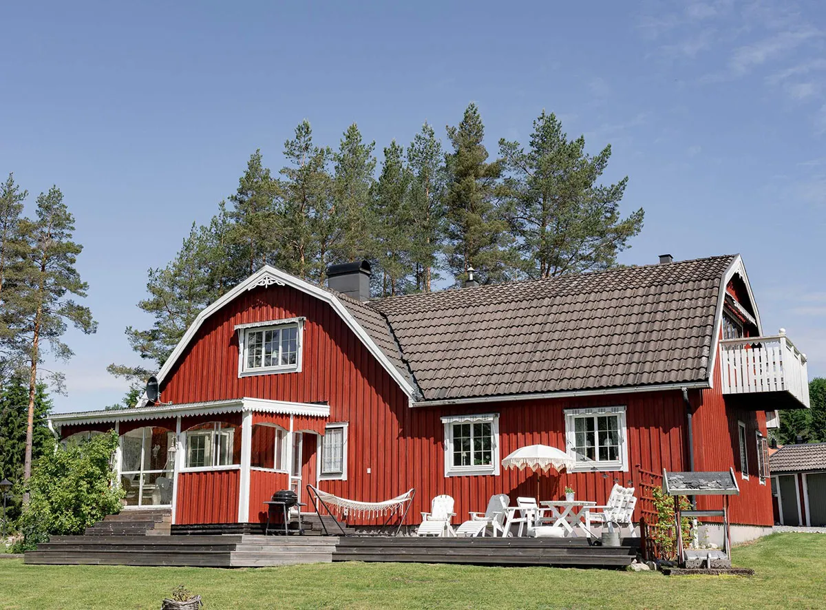 Cozy Swedish cottage with a cute children's cabin - Gallery image 2