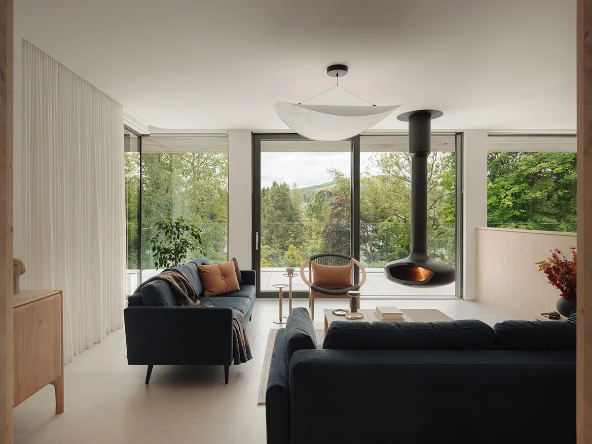 Calor de madera natural y diseño minimalista: casa moderna en Escocia - Gallery image 3