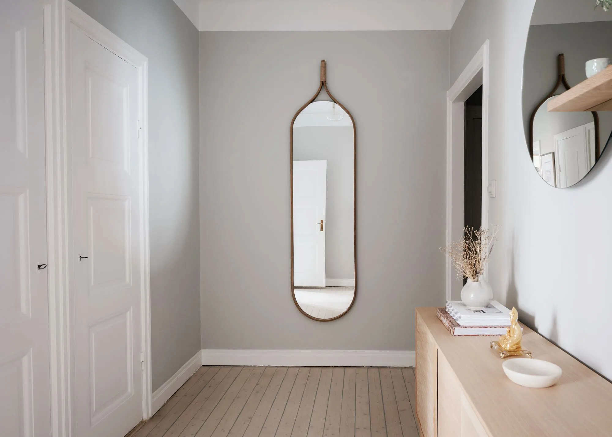 Stylowy kolor ścian w projekcie małego mieszkania w Stokholmie - Gallery image 15