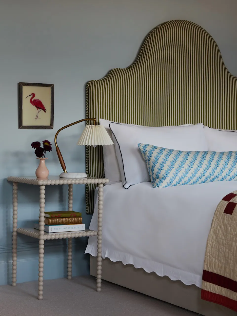 Elegant Color Accents and Modern Decor in Classic Townhouse Design in London - Gallery image 10