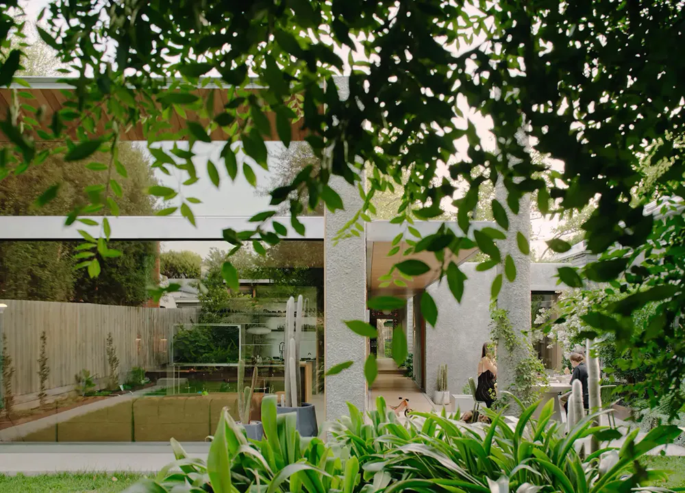Современный дом дизайнера, в котором архитектура сливается с садом - Gallery image 12