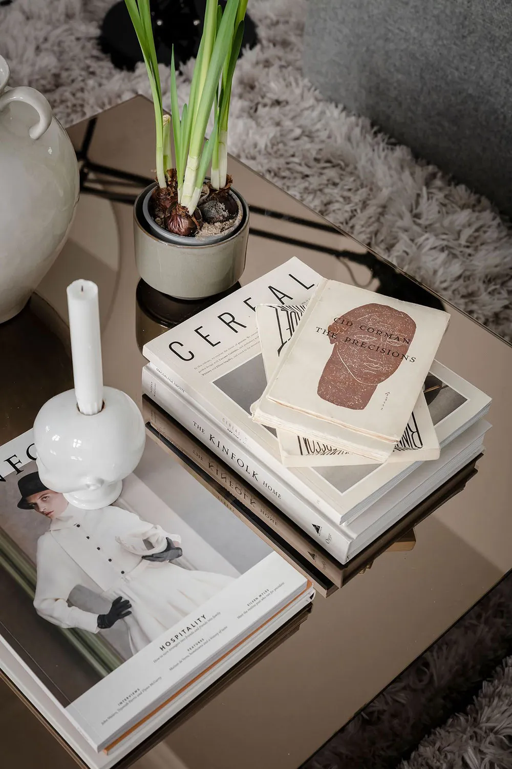 स्टाइलिश काले-सफेद रंग का लिविंग रूम एवं हरे रंग का बेडरूम: गोथेनबर्ग में स्थित एक छोटा 2-km वाला अपार्टमेंट (61 वर्ग मीटर) - Gallery image 15