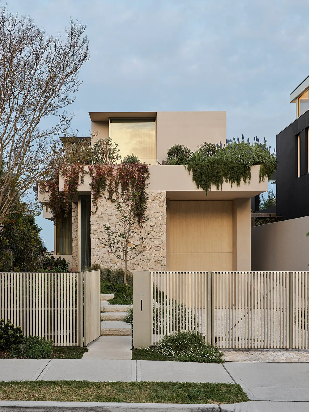 Soft Modern Interiors of a Stunning Oceanfront Villa in Australia - Gallery image 1