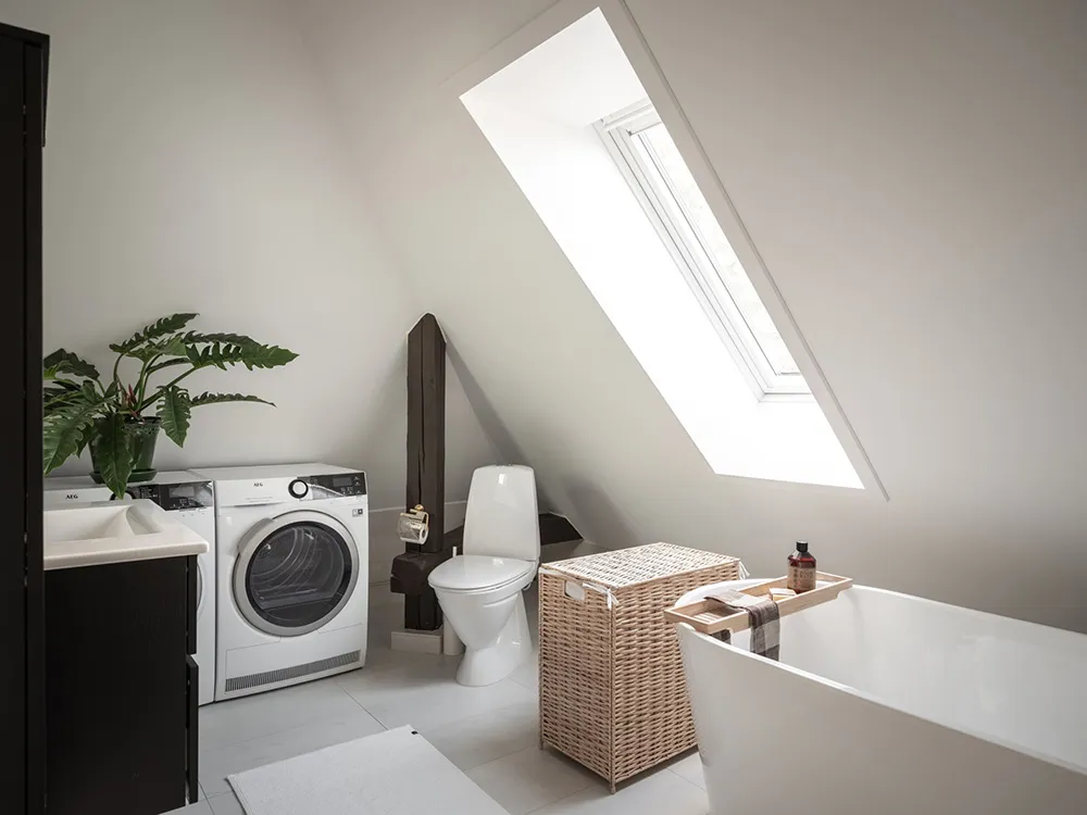 Appartement à deux étages avec de superbes fenêtres de mansarde en Suède - Gallery image 10