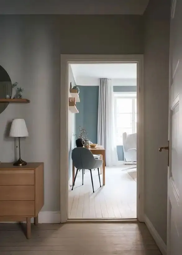 Stylowy kolor ścian w projekcie małego mieszkania w Stokholmie - Gallery image 7