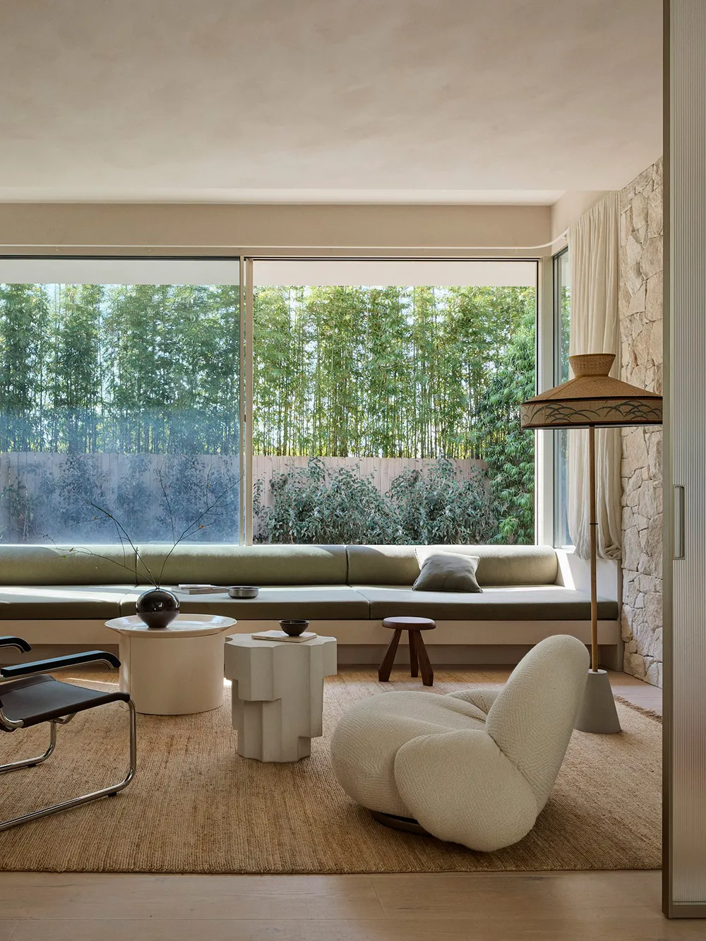 Soft Modern Interiors of a Stunning Oceanfront Villa in Australia - Gallery image 7