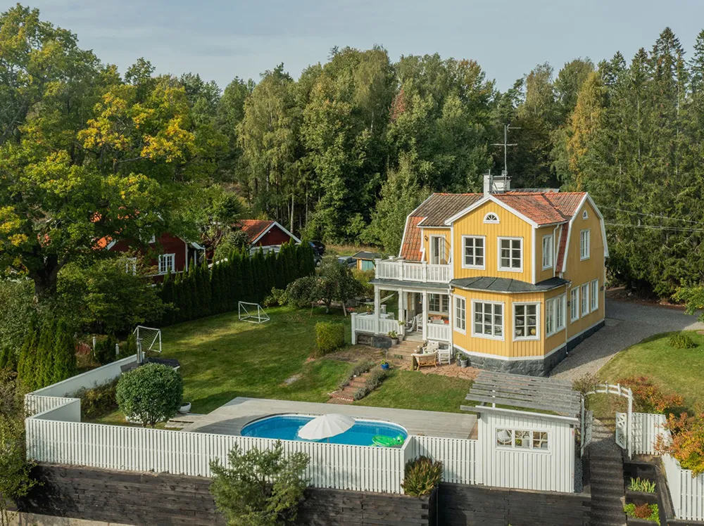 Urocza tradycyjna willa z basenem w Szwecji - Gallery image 2