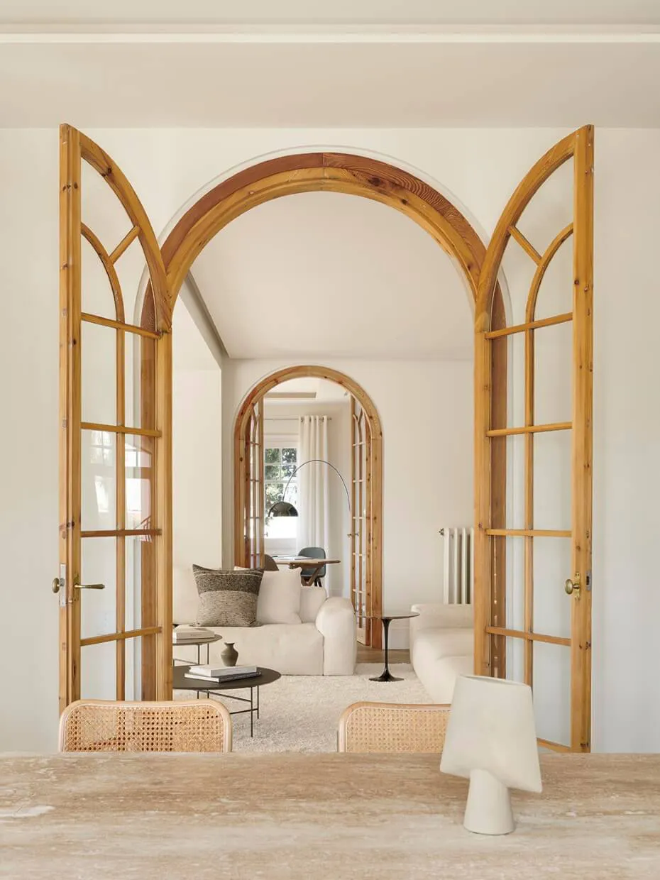 Light Modern Update of a Historic House in Catalonia - Gallery image 1