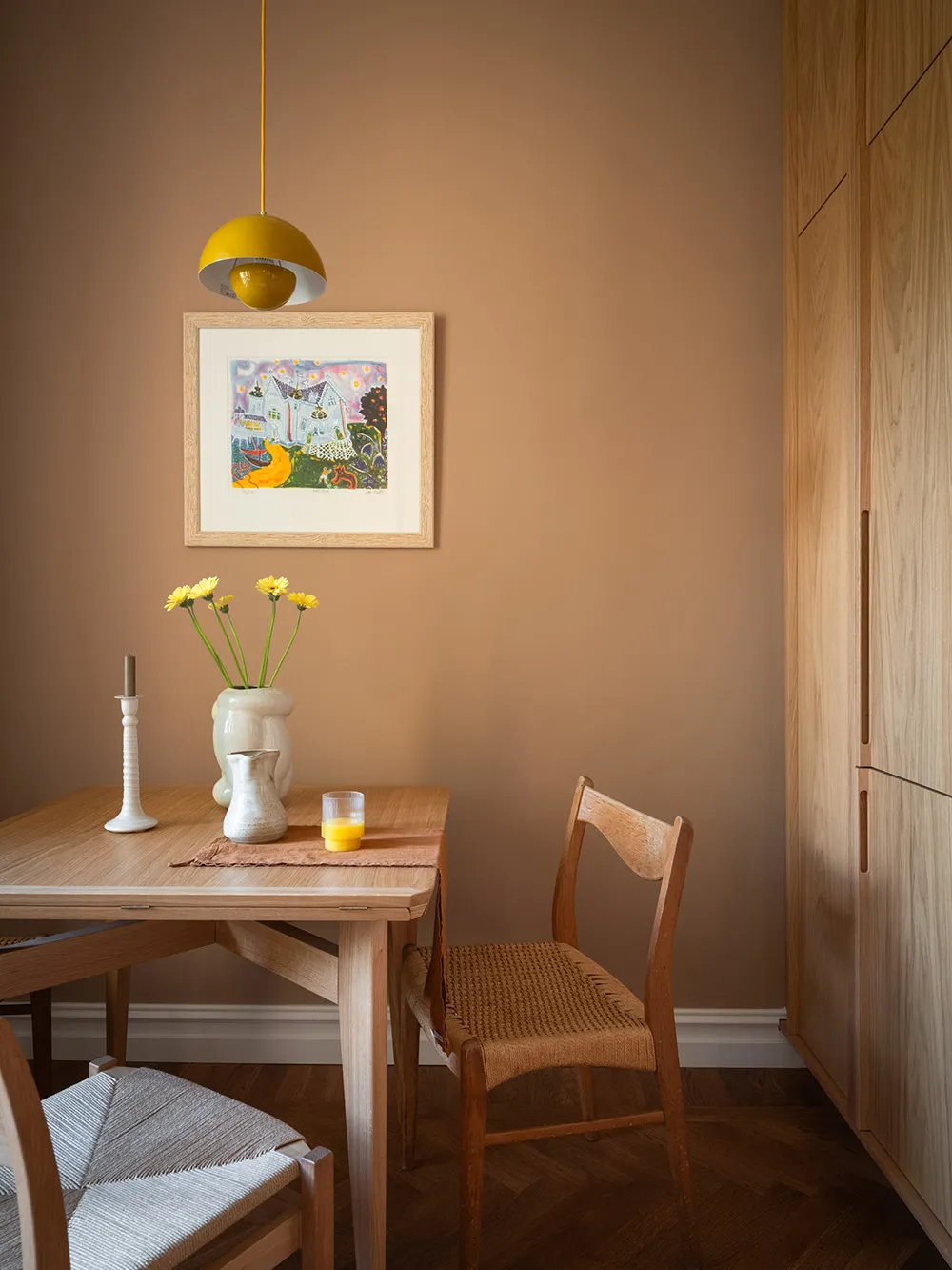 Appartement à deux étages avec de superbes fenêtres de mansarde en Suède - Gallery image 25