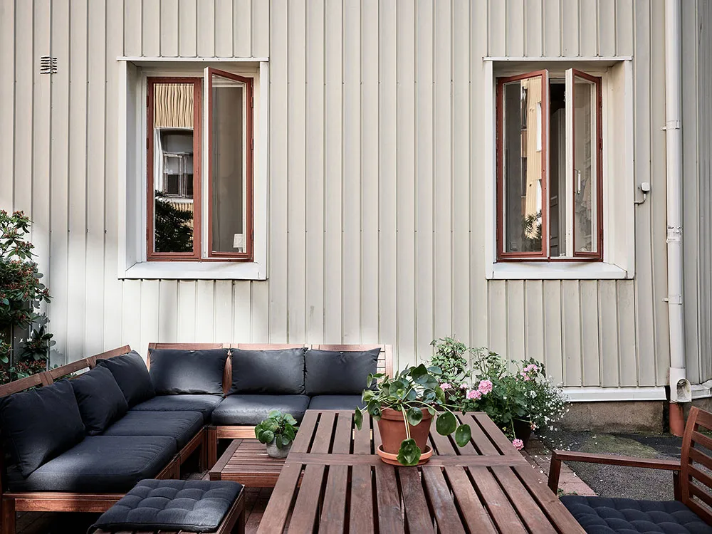 Скошені стеля, цегляна стіна і гардеробна кімната: цікава мансарда в Швеції (42 кв. м) - Gallery image 23