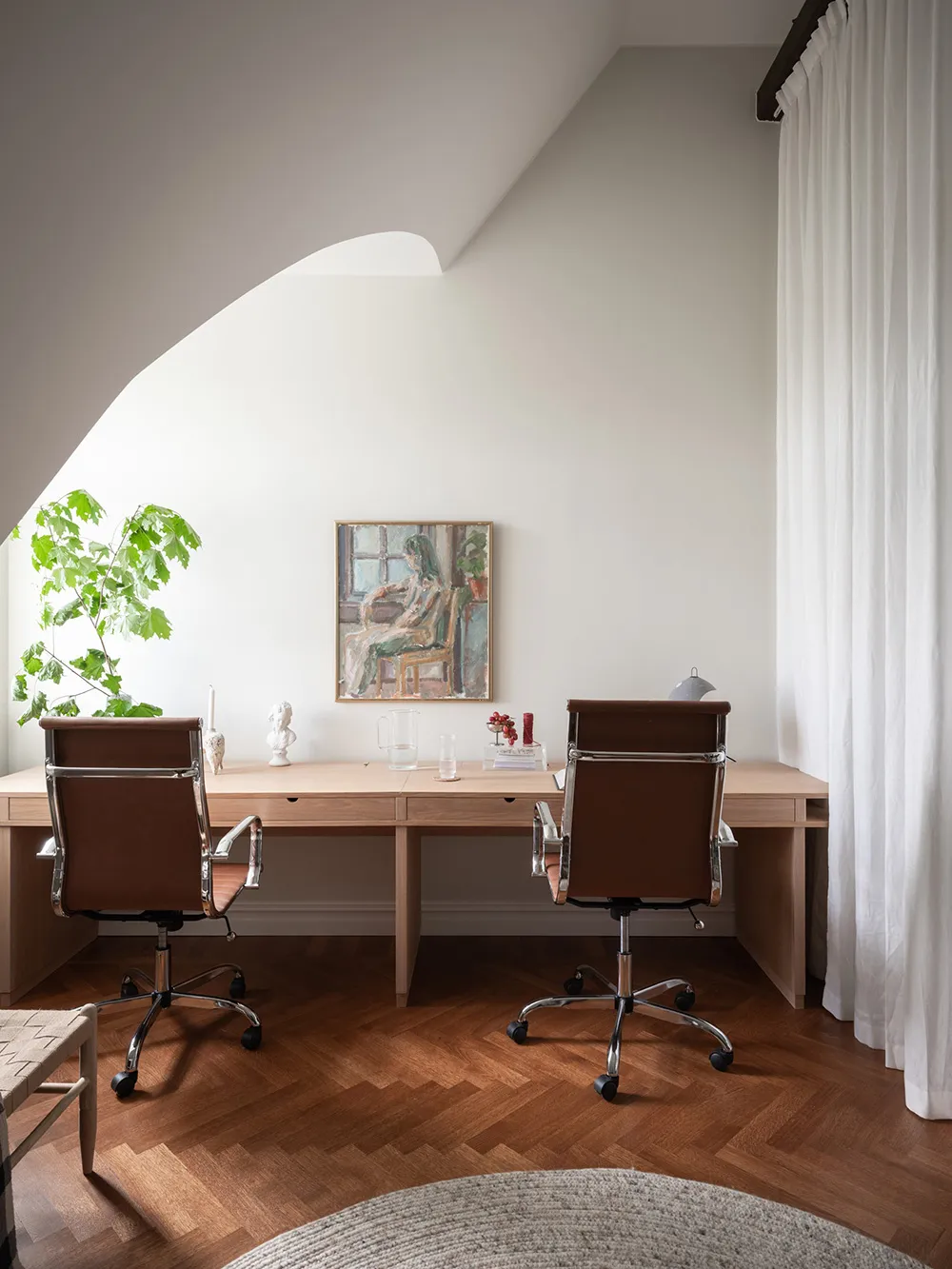 Appartement à deux étages avec de superbes fenêtres de mansarde en Suède - Gallery image 7