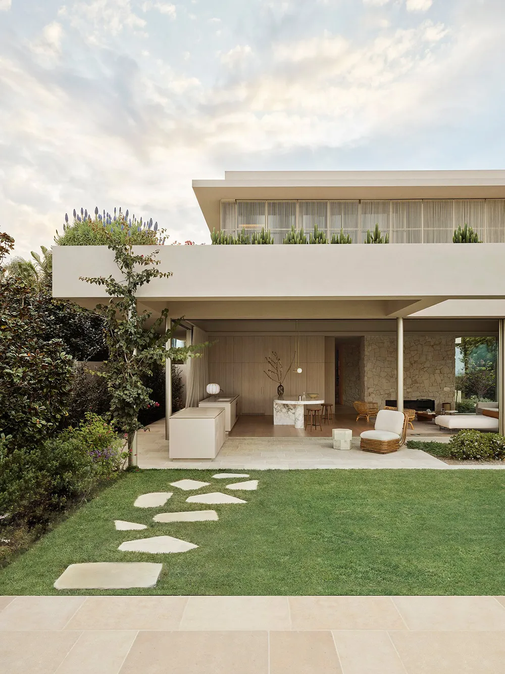 Soft Modern Interiors of a Stunning Oceanfront Villa in Australia - Gallery image 20