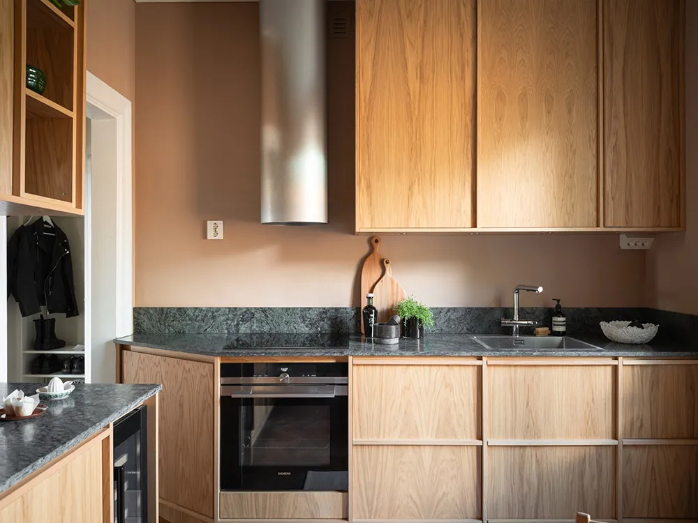 Appartement à deux étages avec de superbes fenêtres de mansarde en Suède - Gallery image 23