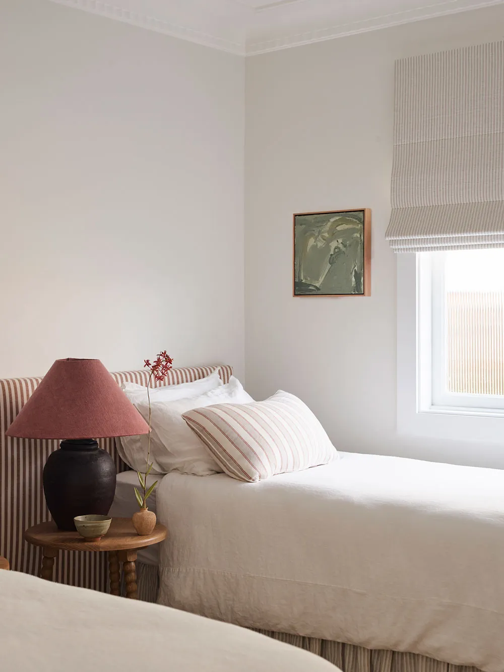 Intérieurs blancs et vues panoramiques : maison côtière à Sydney - Gallery image 11