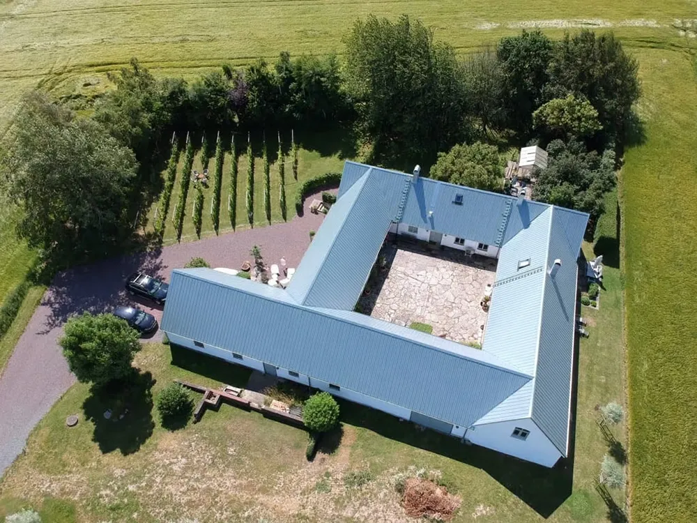 Просторные и тёплые интерьеры бывшей фермы в Швеции - Gallery image 8