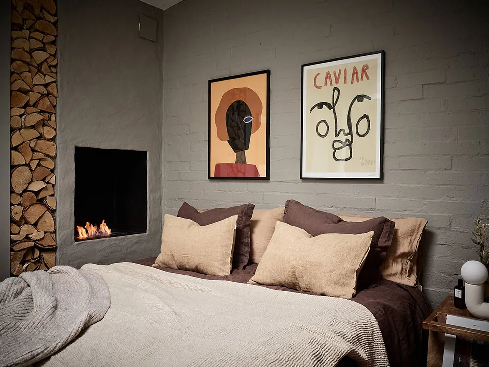 Скошені стеля, цегляна стіна і гардеробна кімната: цікава мансарда в Швеції (42 кв. м) - Gallery image 12