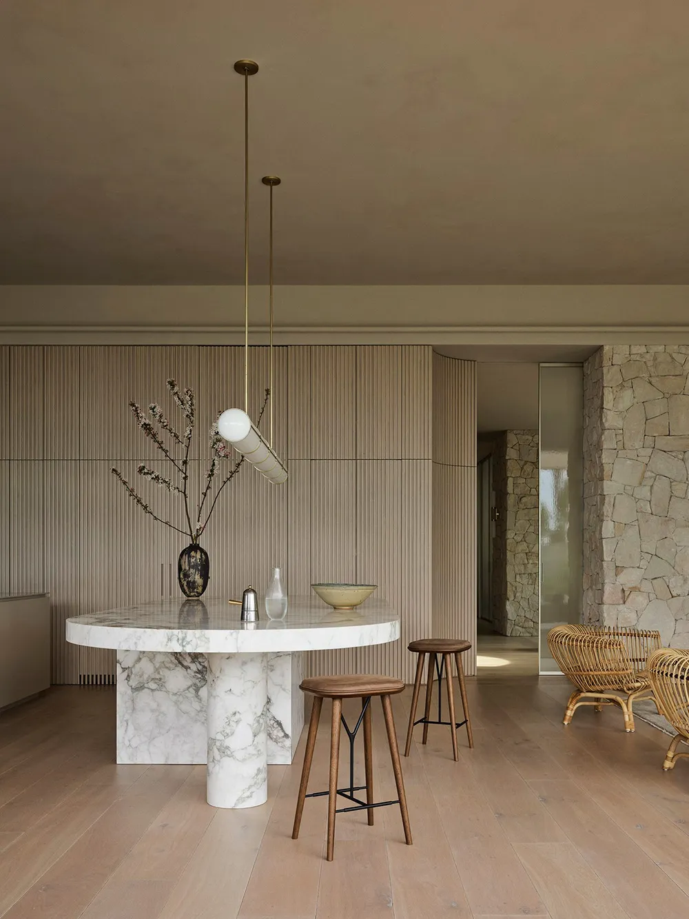 Soft Modern Interiors of a Stunning Oceanfront Villa in Australia - Gallery image 6