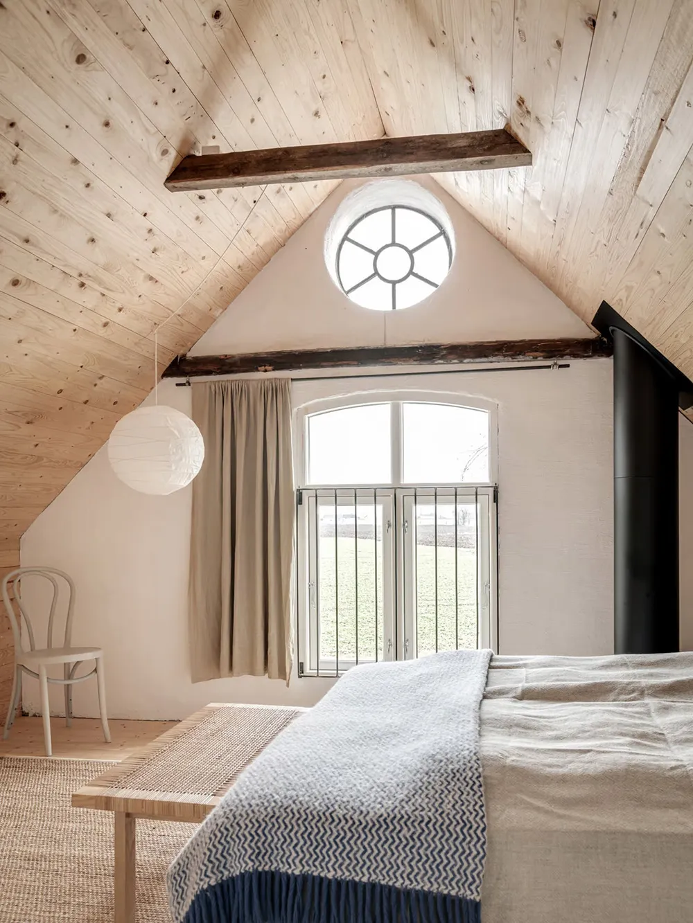 Просторные и тёплые интерьеры бывшей фермы в Швеции - Gallery image 24