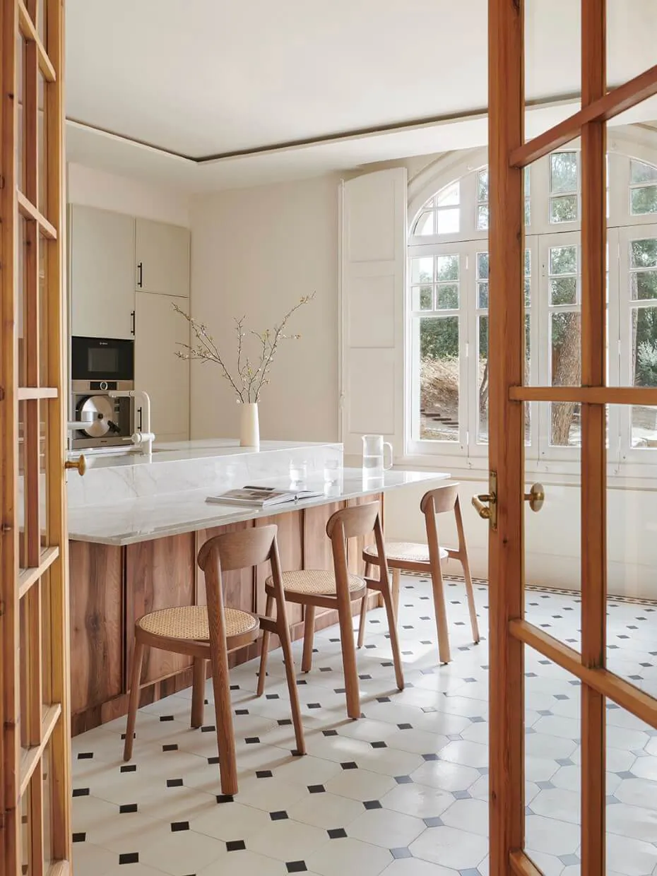 Light Modern Update of a Historic House in Catalonia - Gallery image 5