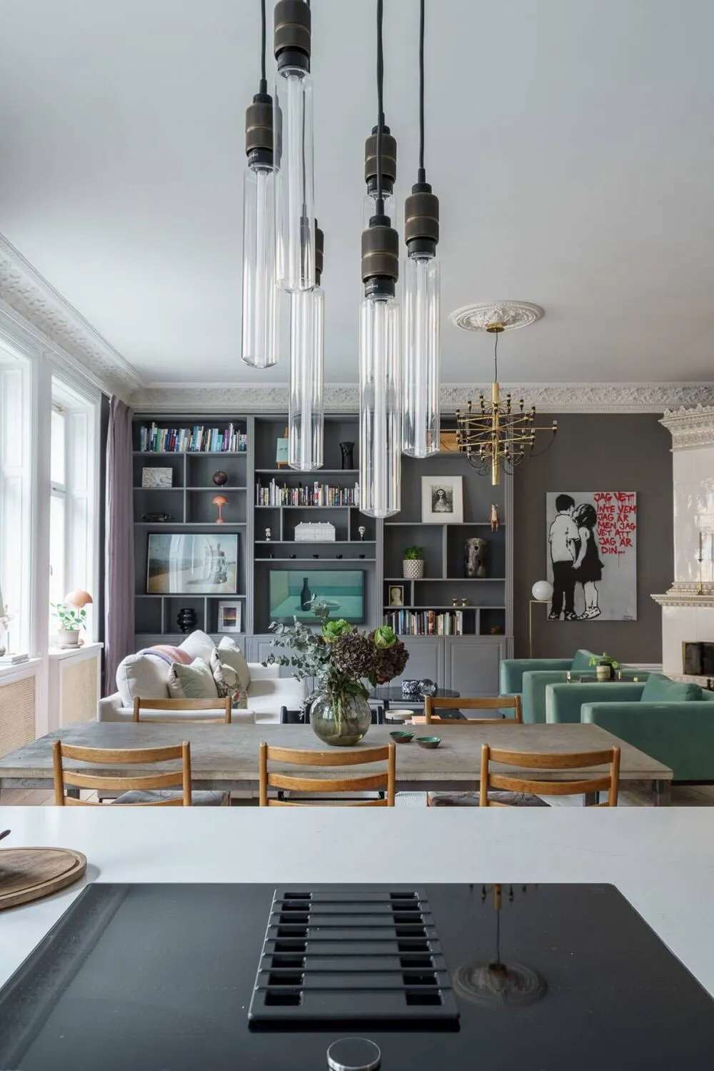 Відкрита планування та приємний сучасний декор: квартира в старому будинку в Стокгольмі - Gallery image 1