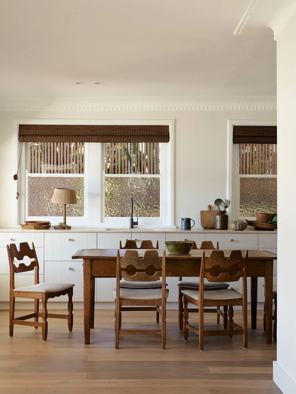 Intérieurs blancs et vues panoramiques : maison côtière à Sydney - Gallery image 6