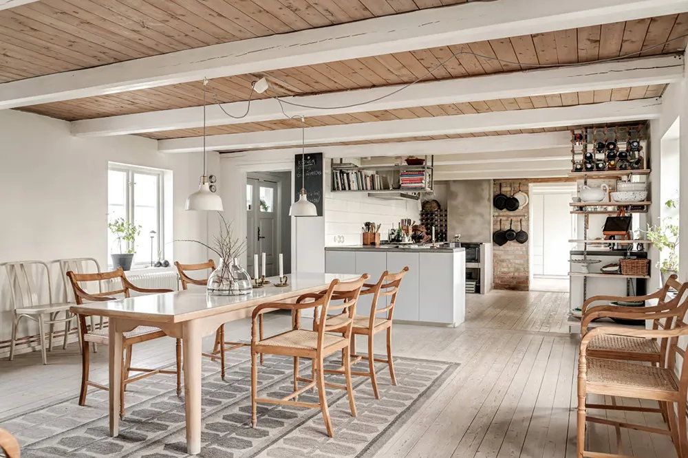 Просторные и тёплые интерьеры бывшей фермы в Швеции - Gallery image 14