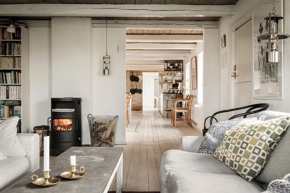 Просторные и тёплые интерьеры бывшей фермы в Швеции - Gallery image 12
