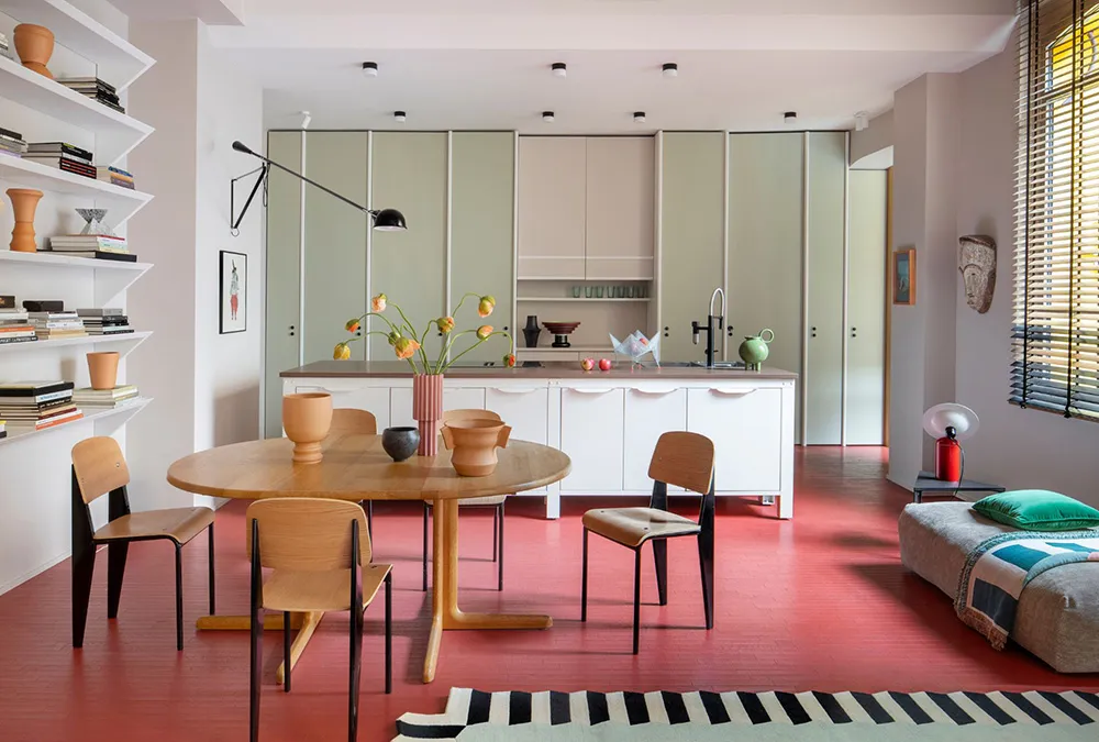 Peintures vives et design moderne d'un appartement à Milan - Gallery image 3