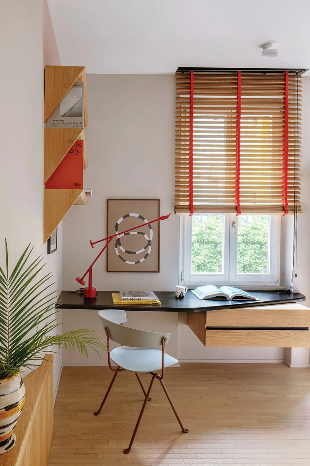 Peintures vives et design moderne d'un appartement à Milan - Gallery image 7