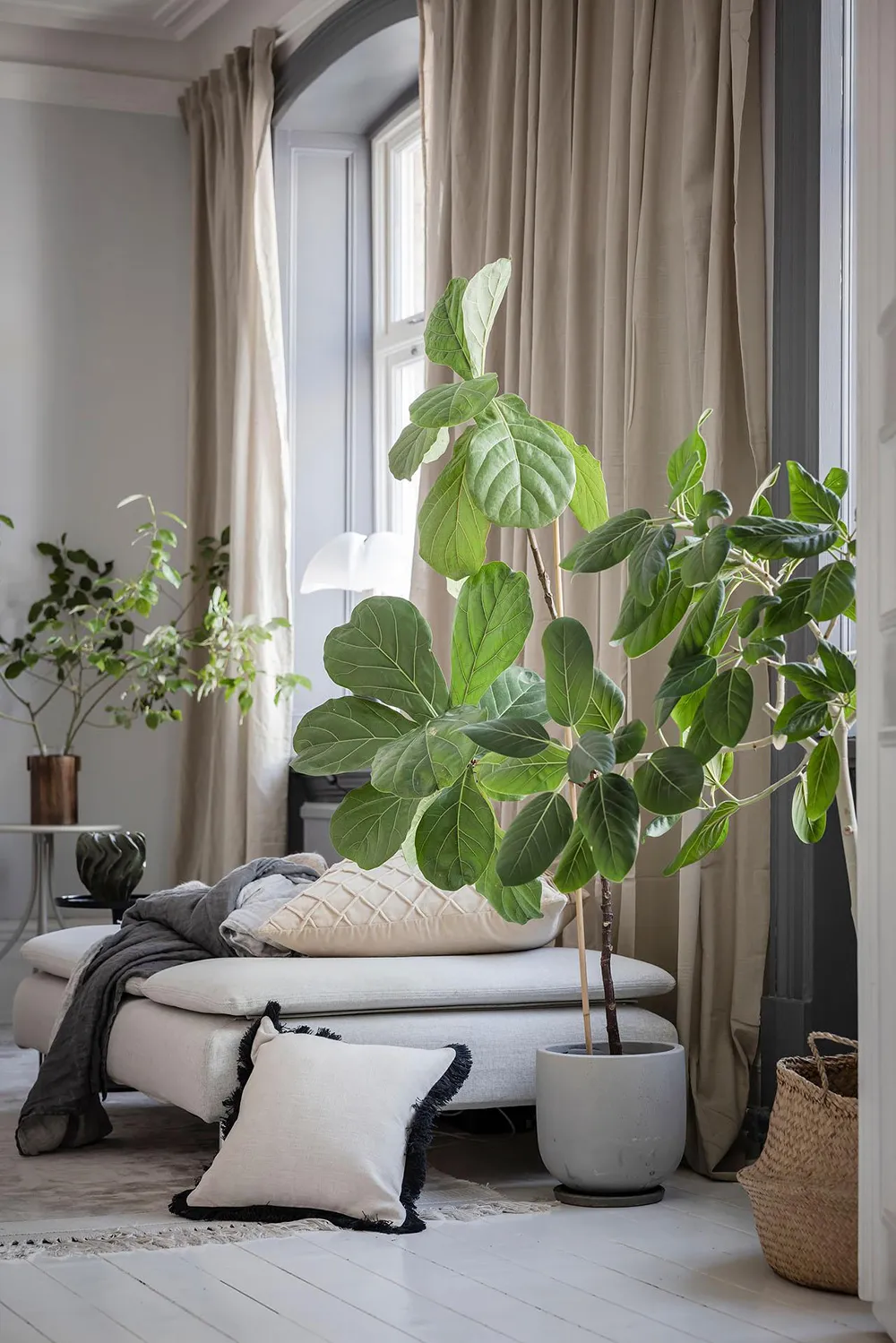 Elegancki skandynawski wnętrze z otwartymi półkami i nowoczesnymi szarymi akcentami (74 m²) - Gallery image 9