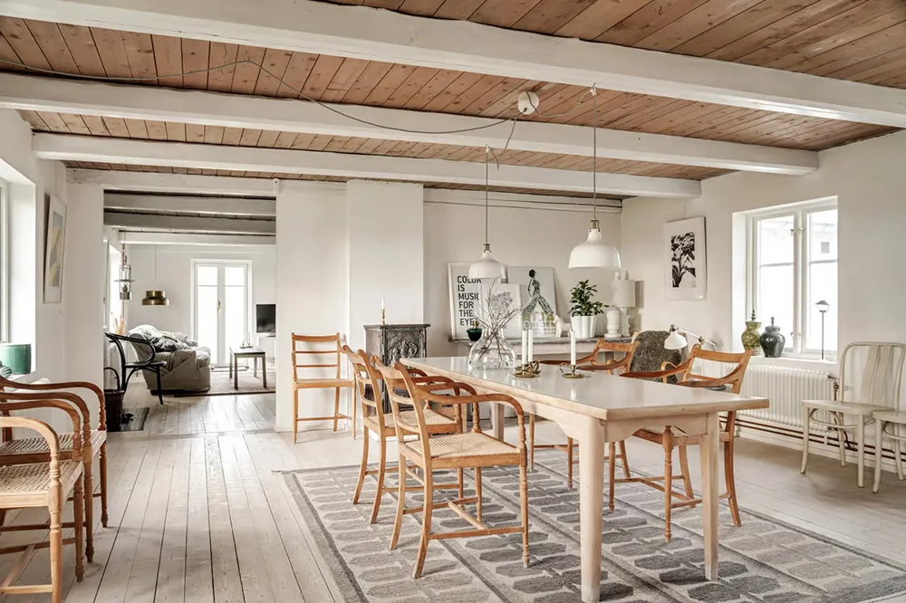 Просторные и тёплые интерьеры бывшей фермы в Швеции - Gallery image 20