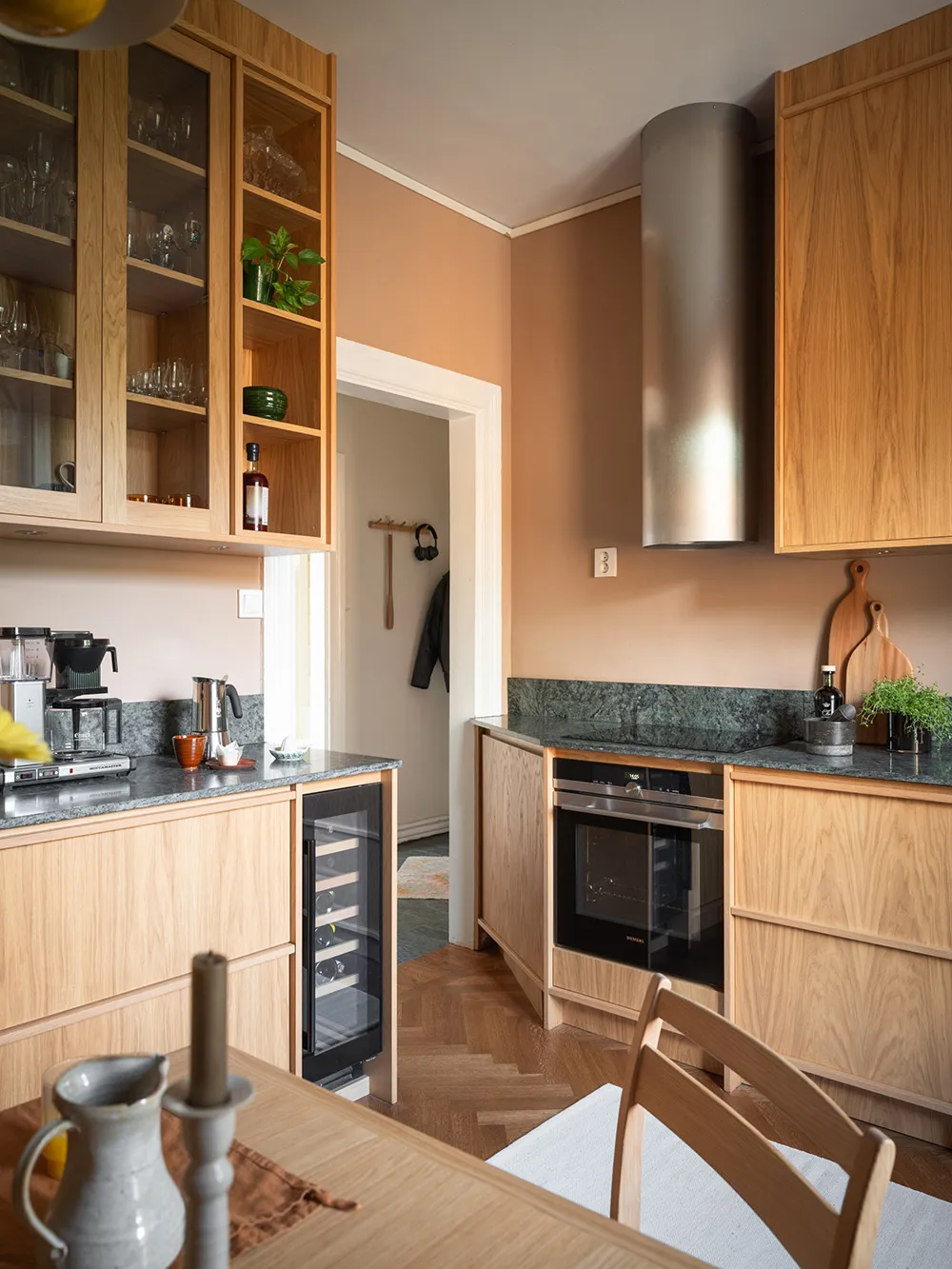 Appartement à deux étages avec de superbes fenêtres de mansarde en Suède - Gallery image 22