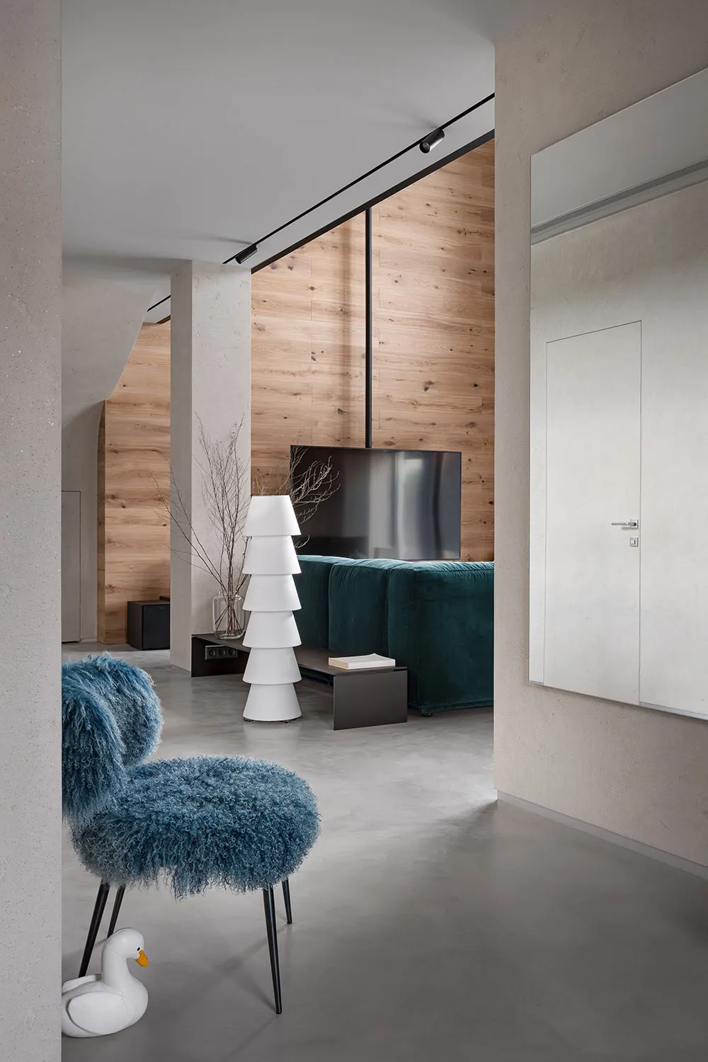 Современный дом для семьи в Днепре с обилием дерева в декоре - Gallery image 31